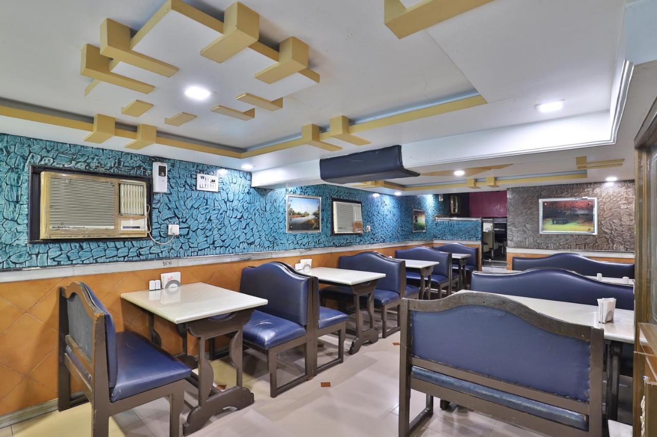 Hotel Midtown Surat Zewnętrze zdjęcie