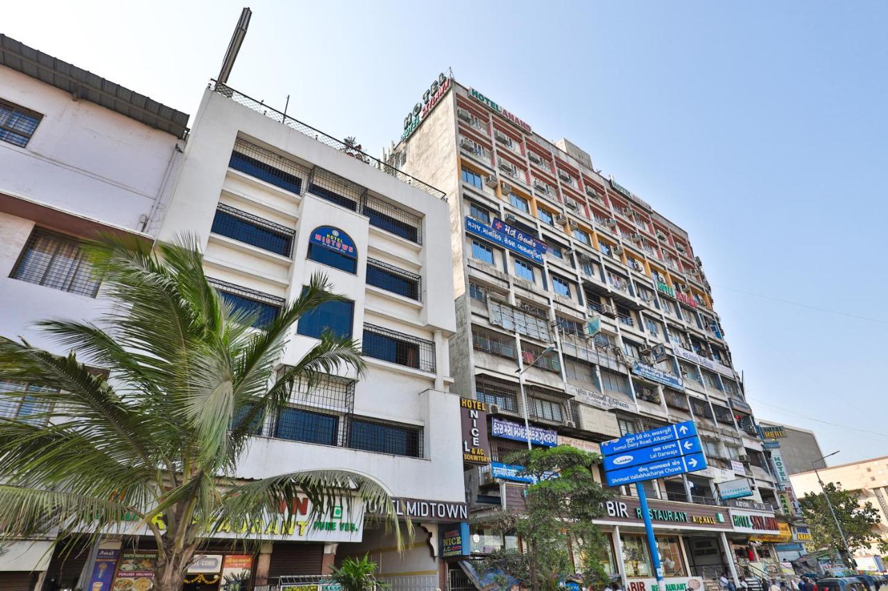 Hotel Midtown Surat Zewnętrze zdjęcie