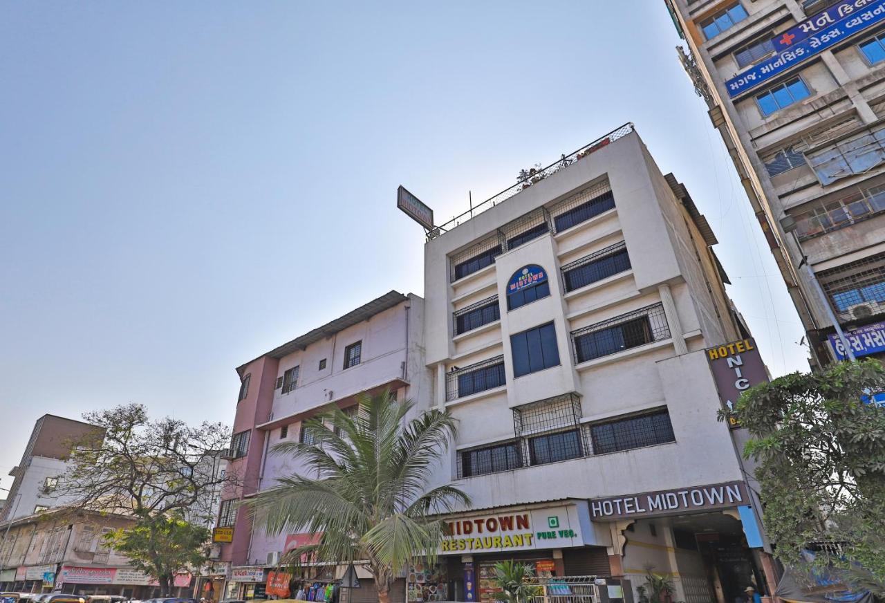 Hotel Midtown Surat Zewnętrze zdjęcie