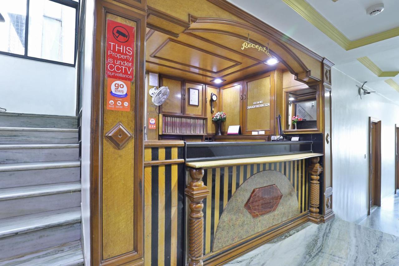 Hotel Midtown Surat Zewnętrze zdjęcie