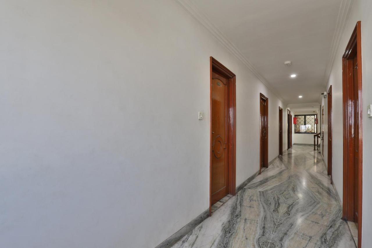 Hotel Midtown Surat Zewnętrze zdjęcie