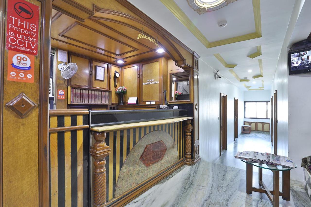 Hotel Midtown Surat Zewnętrze zdjęcie