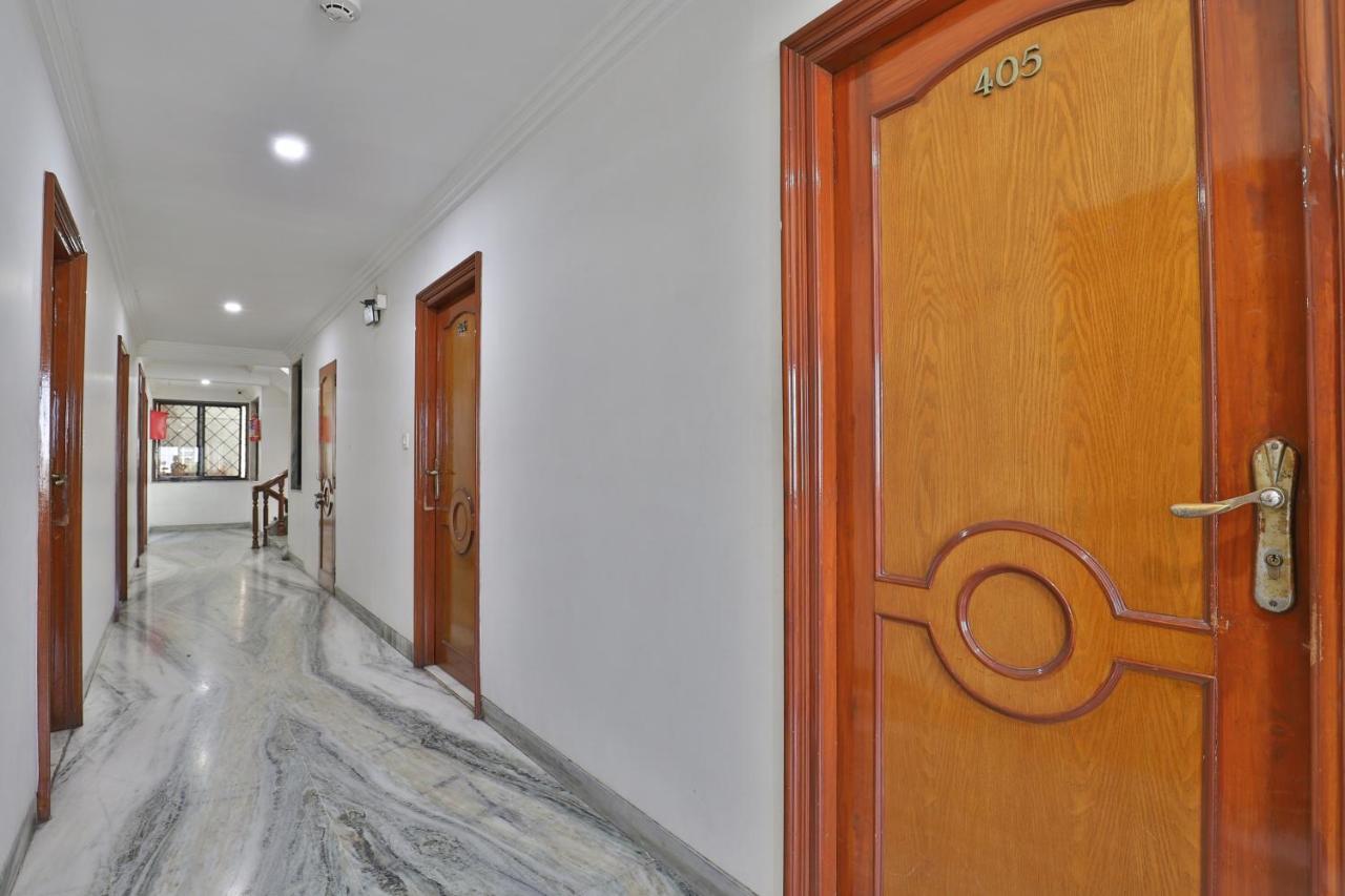 Hotel Midtown Surat Zewnętrze zdjęcie