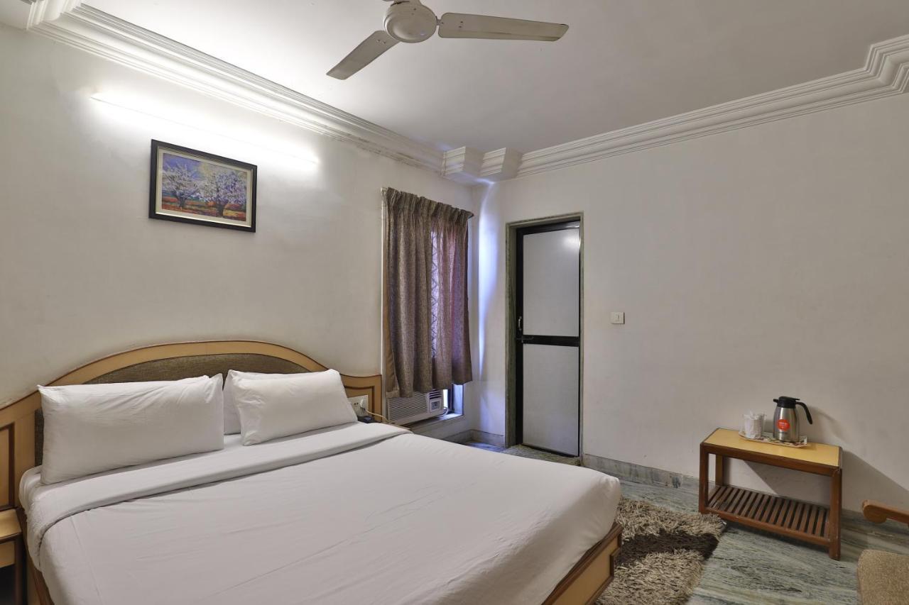 Hotel Midtown Surat Zewnętrze zdjęcie