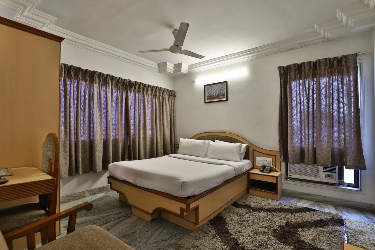 Hotel Midtown Surat Zewnętrze zdjęcie